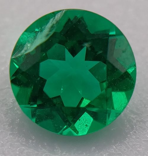 Emeraude hydrothermale ronde a facettes 5 mm 0.43 carat 2
