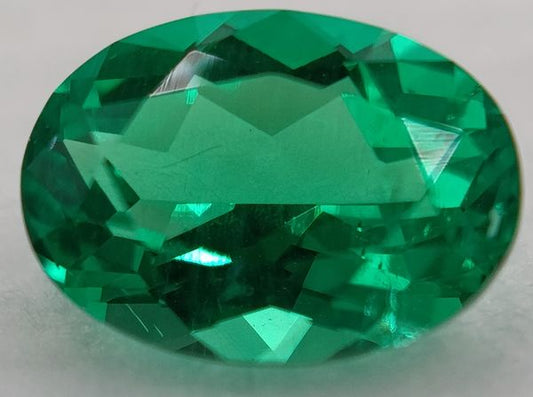 Emeraude hydrothermale ovale a facettes 7x5 mm 0.75 carat
