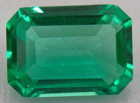 Emeraude hydrothermale octogonale  7x5 mm 0.92 carat 1