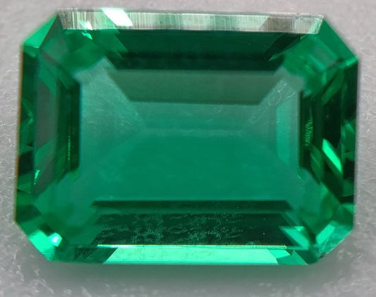 Emeraude hydrothermale octogonale  8x6 mm 1.40 carat