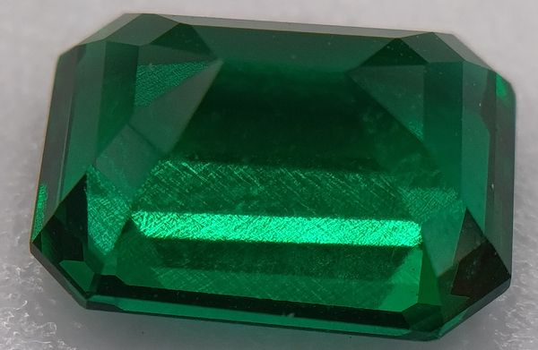 Émeraude Synthétique Octogonale 8x6 mm vert Zambie 1.40 carats 1