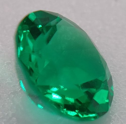 Emeraude hydrothermale ronde a facettes 6 mm 0.90 carat 1