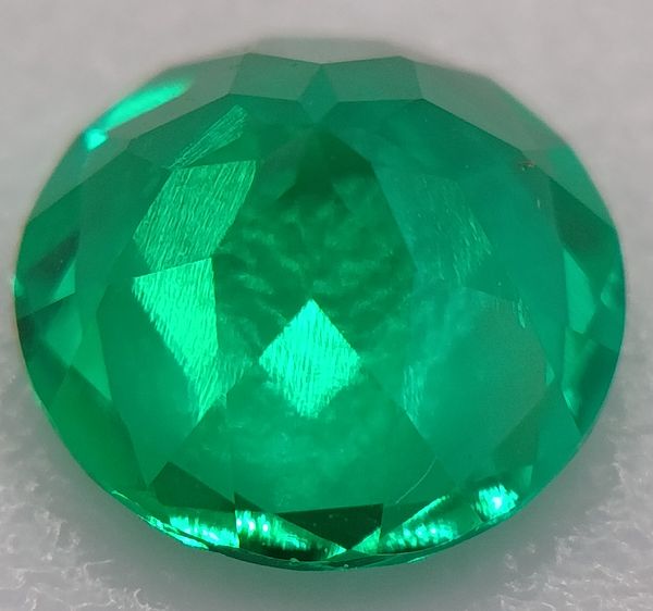 Emeraude hydrothermale ronde a facettes 6 mm 0.90 carat 2