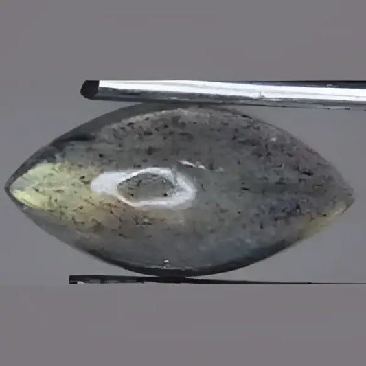 Labradorite naturelle marquise cabochon 8x4 mm 0.70 carat