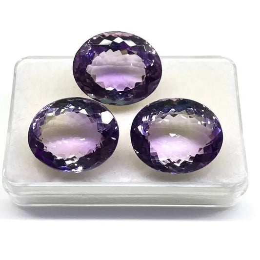 Lot indivisible de 3 amethystes ovales a facettes 71.25 carats
