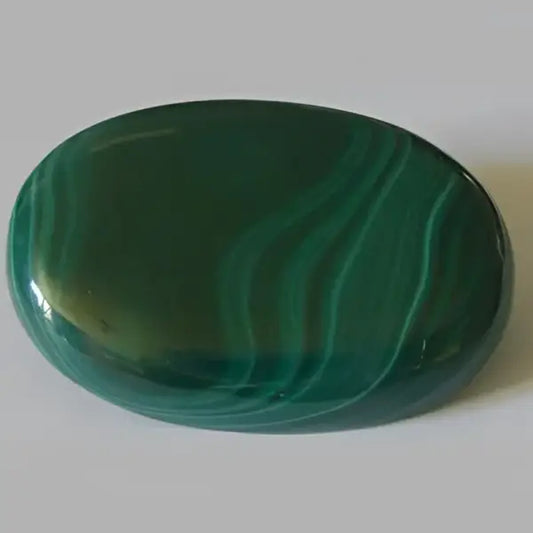 Malachite naturelle taille ovale 41x28 mm 114.25 carats