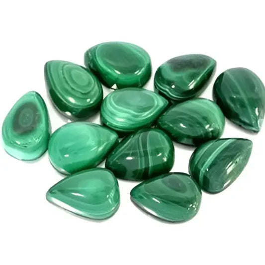 Malachite naturelle taille poire 14x10 mm 8.20 carats