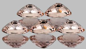 Morganite naturelle ovale a facettes 6x4 mm 0.44 Carat