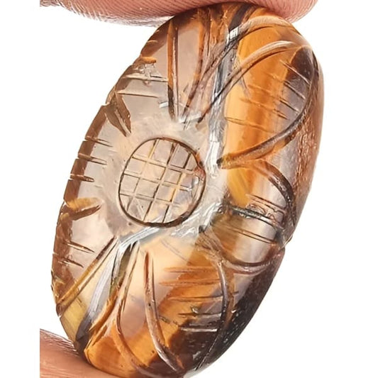 Oeil de tigre ovale sculpté 35.5x21.15x9 mm 63.30 carats