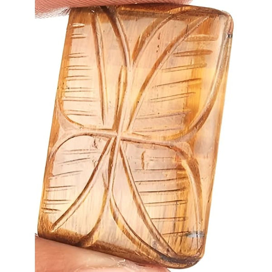 Oeil de tigre rectangle sculpté 28.7x19.5x9.7 mm 55.90 carats