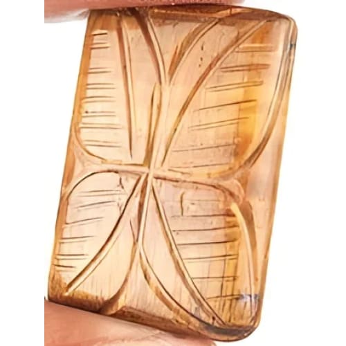 Oeil de tigre rectangle sculpté 28.7x19.5x9.7 mm 55.90 carats