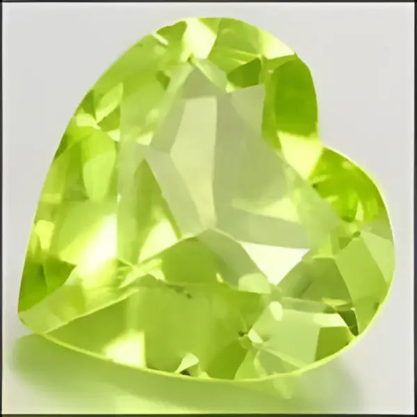 Peridot naturel coeur a facettes 7x7 mm 1.20 carats