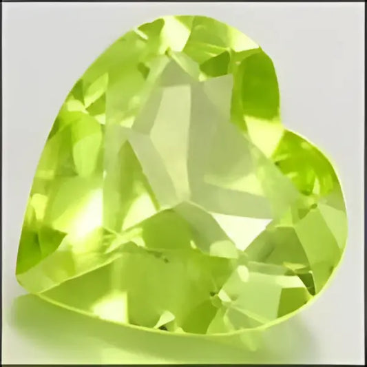 Peridot naturel coeur a facettes 7x7 mm 1.20 carats