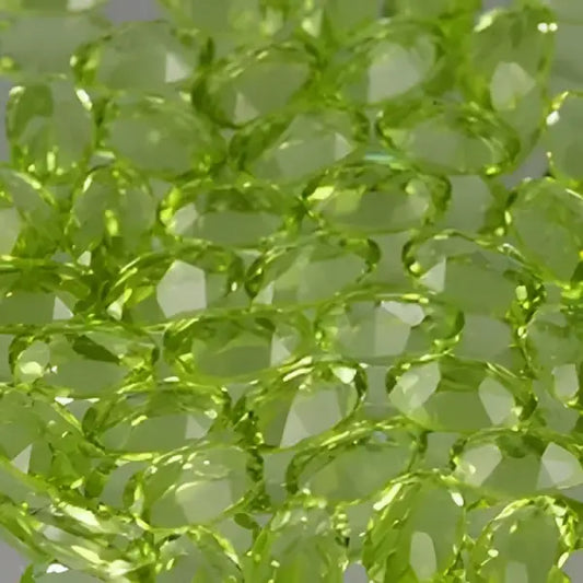 Peridot naturel ovale a facettes 5x3 mm 0.24 carat
