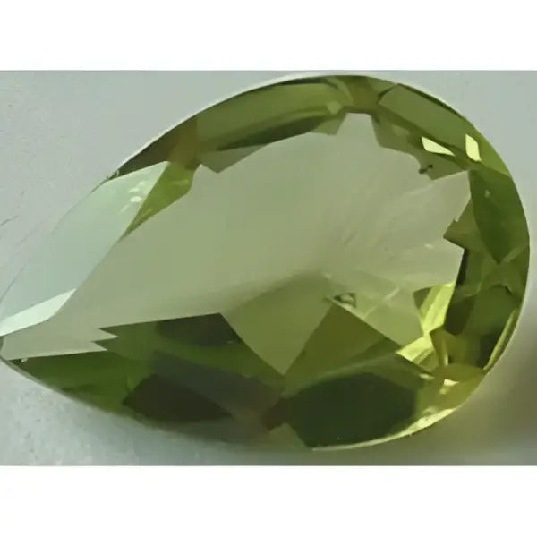 Peridot naturel poire a facettes 10x7 mm 1.80 carats Inclusions