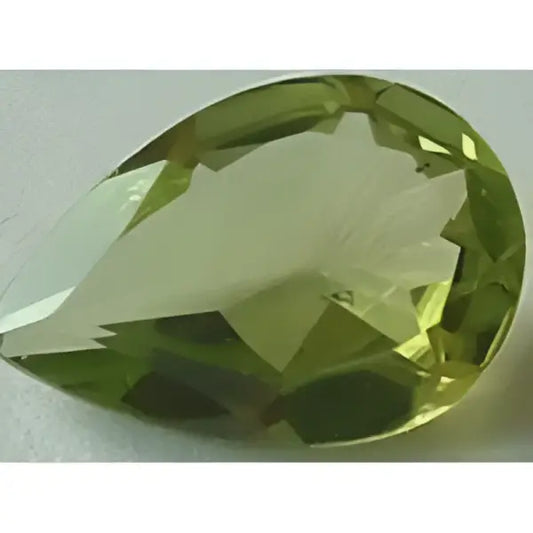 Peridot naturel poire a facettes 10x7 mm 1.80 carats Inclusions