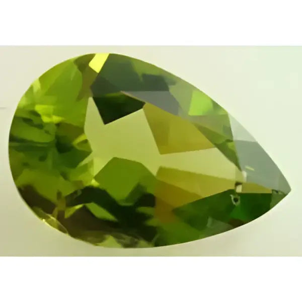 Peridot naturel poire a facettes 6x4 mm 0.74 carat