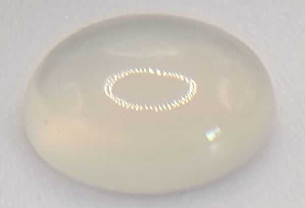 Pierre de lune naturelle ovale cabochon 12x10 mm 5.00 carats