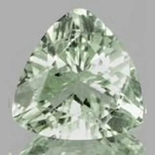 Prasiolite naturelle trilliant a facettes 11x11 mm 3.80 carats
