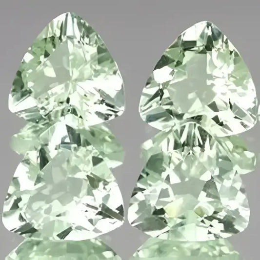 Prasiolite naturelle trilliant a facettes 8x8 mm 1.45 carats