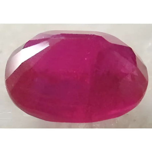 Rubis chatham ovale a facettes 8x6 mm 1.90 carats