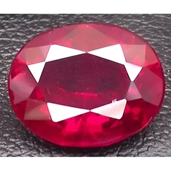 Rubis verneuil ovale a facettes 7x5 mm 0.90 carat