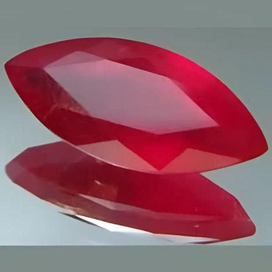 Rubis verneuil taille marquise à facettes de 10x5 mm à 14x7 mm