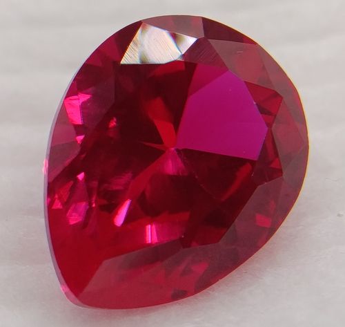 Rubis verneuil taille poire à facettes de 7x5 mm à 14x10 mm - 10x8