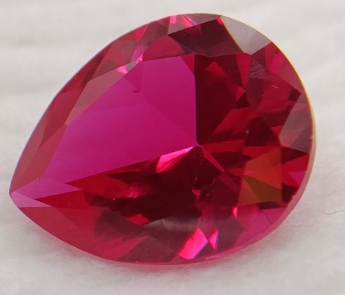 Rubis verneuil taille poire à facettes de 7x5 mm à 14x10 mm - 11x9