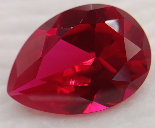 Rubis verneuil taille poire à facettes de 7x5 mm à 14x10 mm - 14x10
