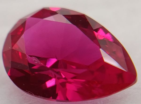 Rubis verneuil taille poire à facettes de 7x5 mm à 14x10 mm - 7x5