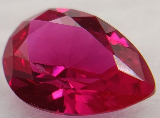 Rubis verneuil taille poire à facettes de 7x5 mm à 14x10 mm - 7x5
