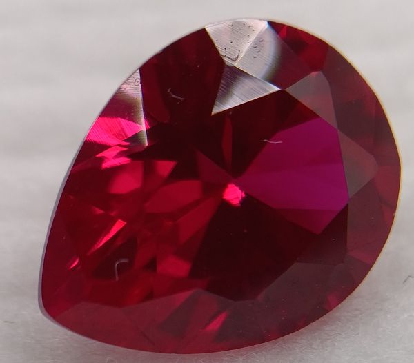 Rubis verneuil taille poire à facettes de 7x5 mm à 14x10 mm - 9x7