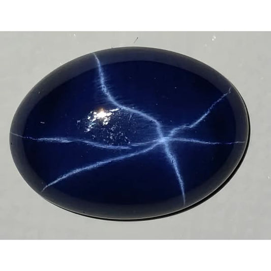 Saphir synthétique étoilé bleu ovale 