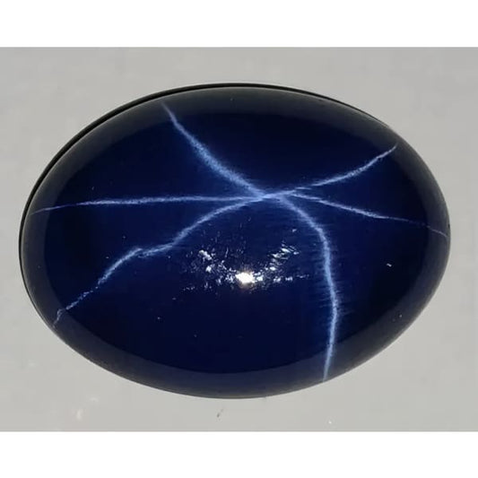 Saphir synthétique étoilé bleu ovale cabochon
