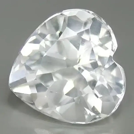 Topaze blanche coeur a facettes 15x15 mm 12.50 carats