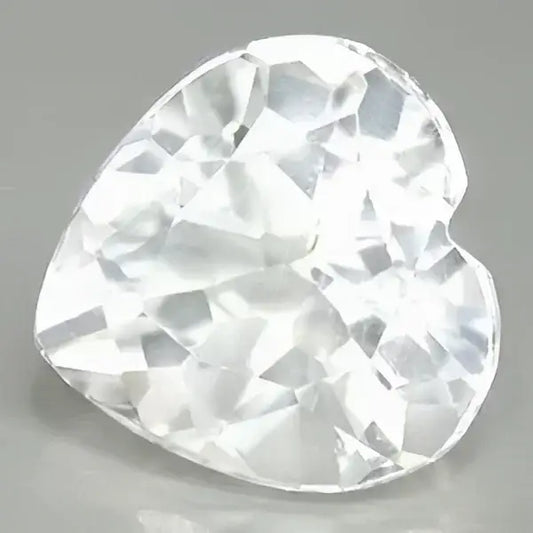 Topaze blanche coeur a facettes 8x8 mm 2.20 carats