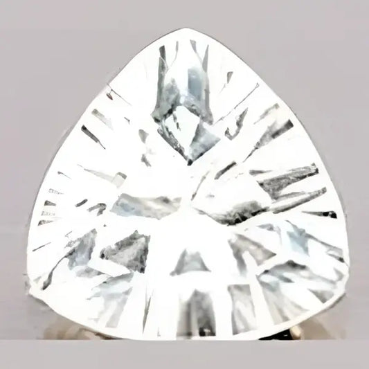 Topaze blanche naturelle trilliant a facettes 10 mm 3.45 carats