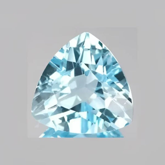 Topaze bleu ciel trilliant a facettes 10 mm 3.80 carats