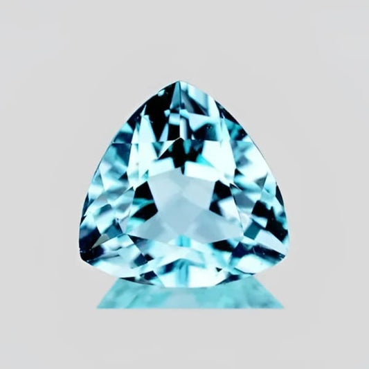 Topaze bleu ciel trilliant a facettes 12 mm 5.80 carats