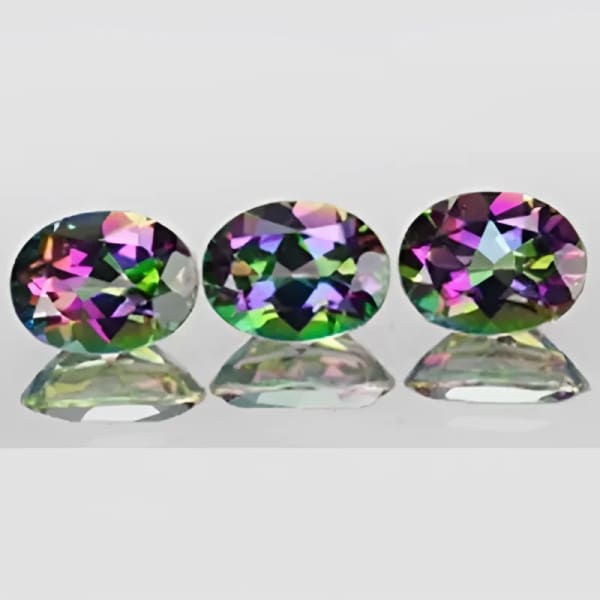 Topaze mystique ovale a facettes 8x6 mm 1.50 carat