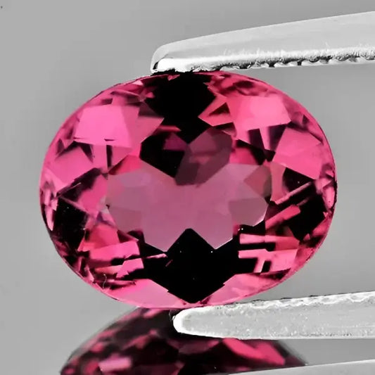 Tourmaline rose ou rubellite ovale a facettes 7.11x5.41x3.39 mm 0.86 carat