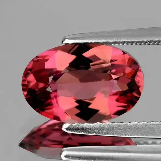 Tourmaline rose ou rubellite ovale a facettes 8.16x65.57x4.35 mm 1.28 carats