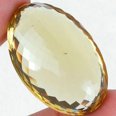 Citrine or naturelle ovale à facettes 42x27x17 mm 120.00 carats