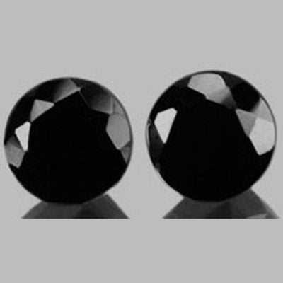 Spinelle noire ronde a facettes 6 mm 0.90 carat