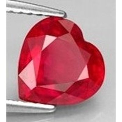 Rubis verneuil coeur a facettes 10x10 mm 4.60 carats