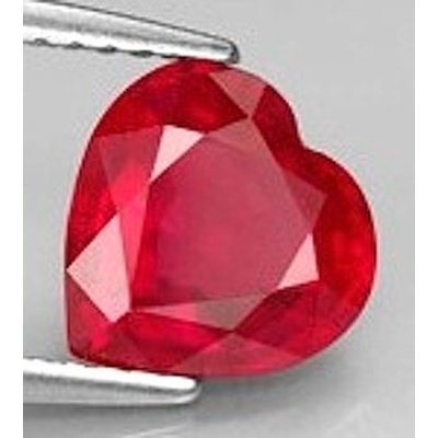 Rubis verneuil coeur a facettes 8x8 mm 2.10 carats