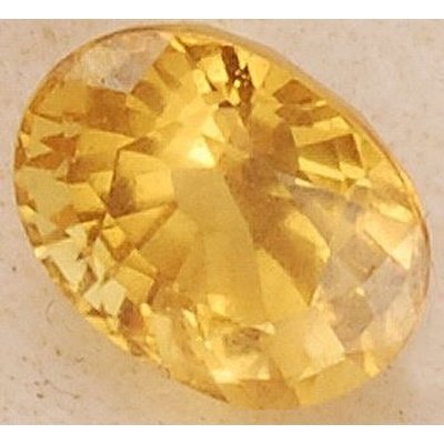 Saphir jaune naturel ovale a facettes 7x5x4 mm 1.68 carat