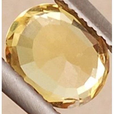 Saphir jaune naturel ovale a facettes 7x5.7x3 mm 1.24 carat